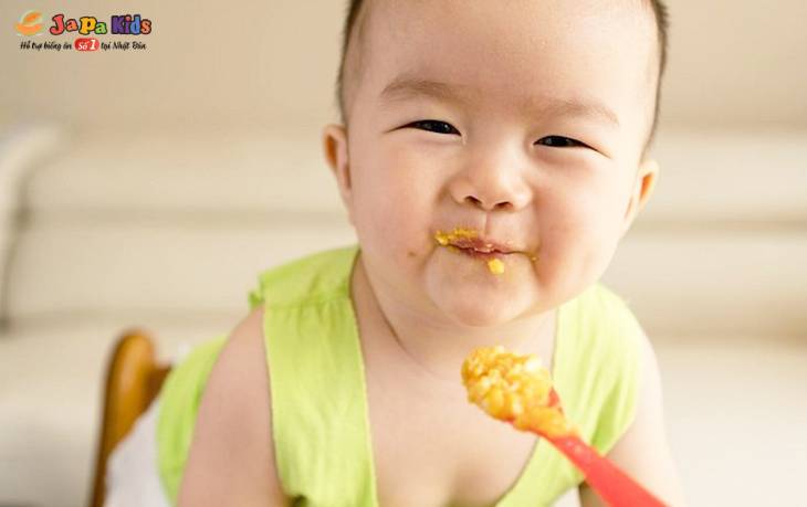 giúp bé tăng cân nhanh chóng